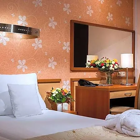 Victor Desilva Hotel 3*